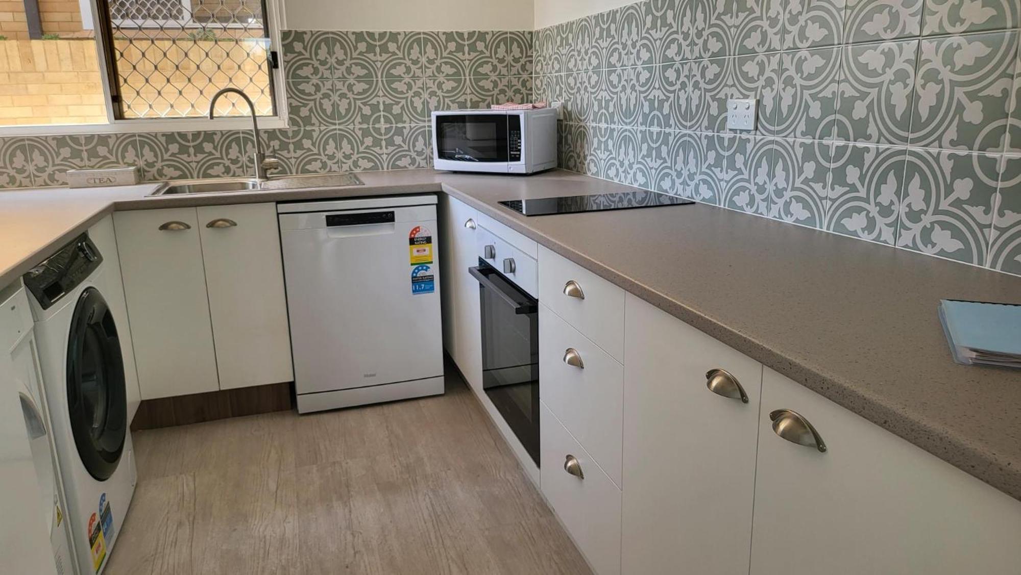 Husky 19 Beautifully Appointed Apartments - Great Location - In The Heart Of Husky Huskisson Exterior photo